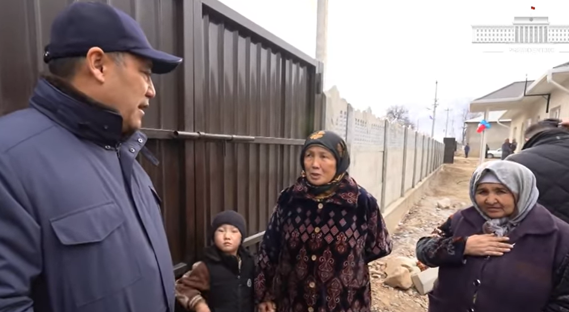 Садыр Жапаров кыргыз-тажик чек арасы жазында чечилип бүтөрүн айтты