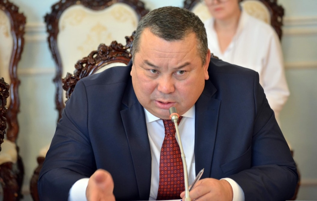 Балбак Түлөбаев Бишкектеги түтүн көйгөйүн кантип чечсе болорун айтты