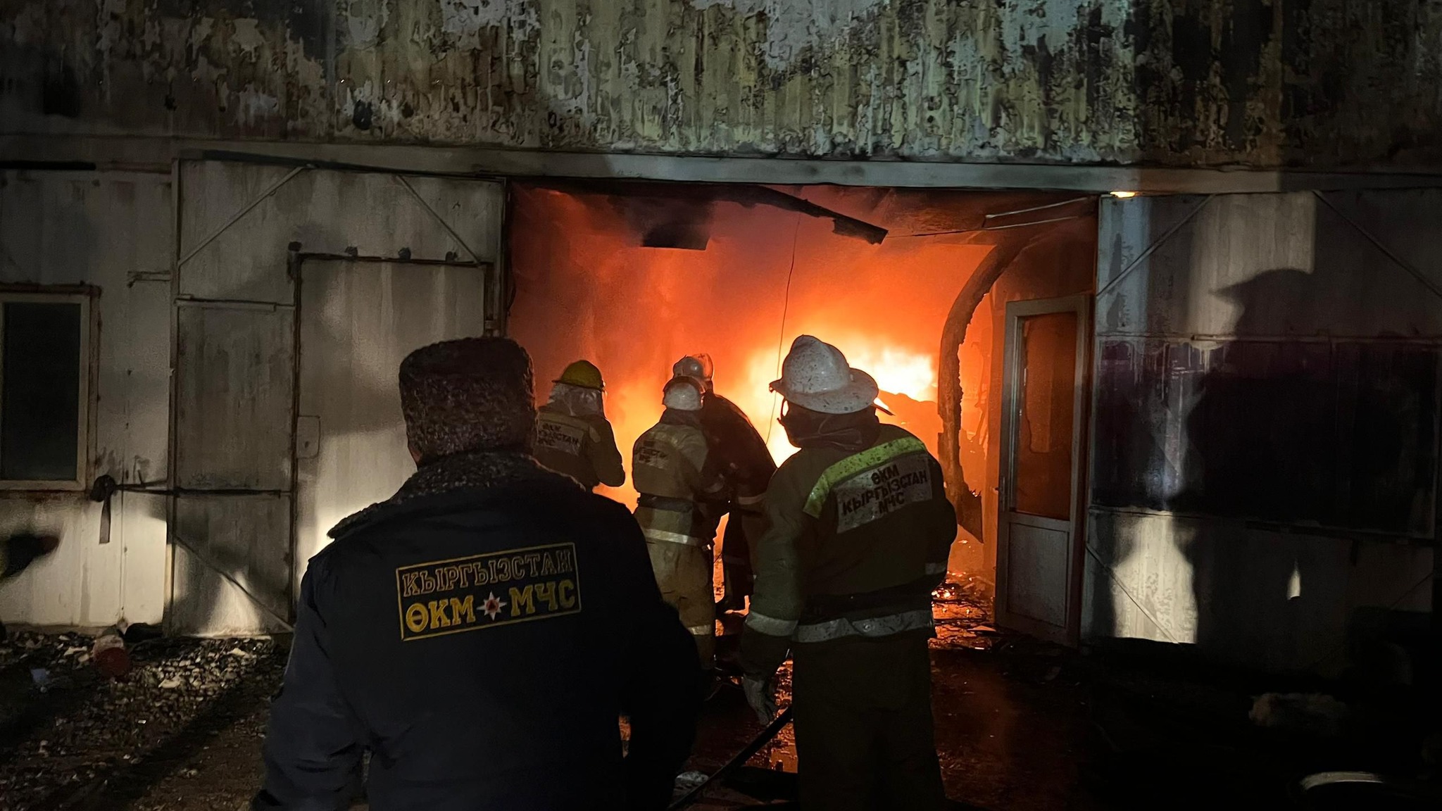 "Кудайберген" базарындагы өрт өчүрүлдү (видео)