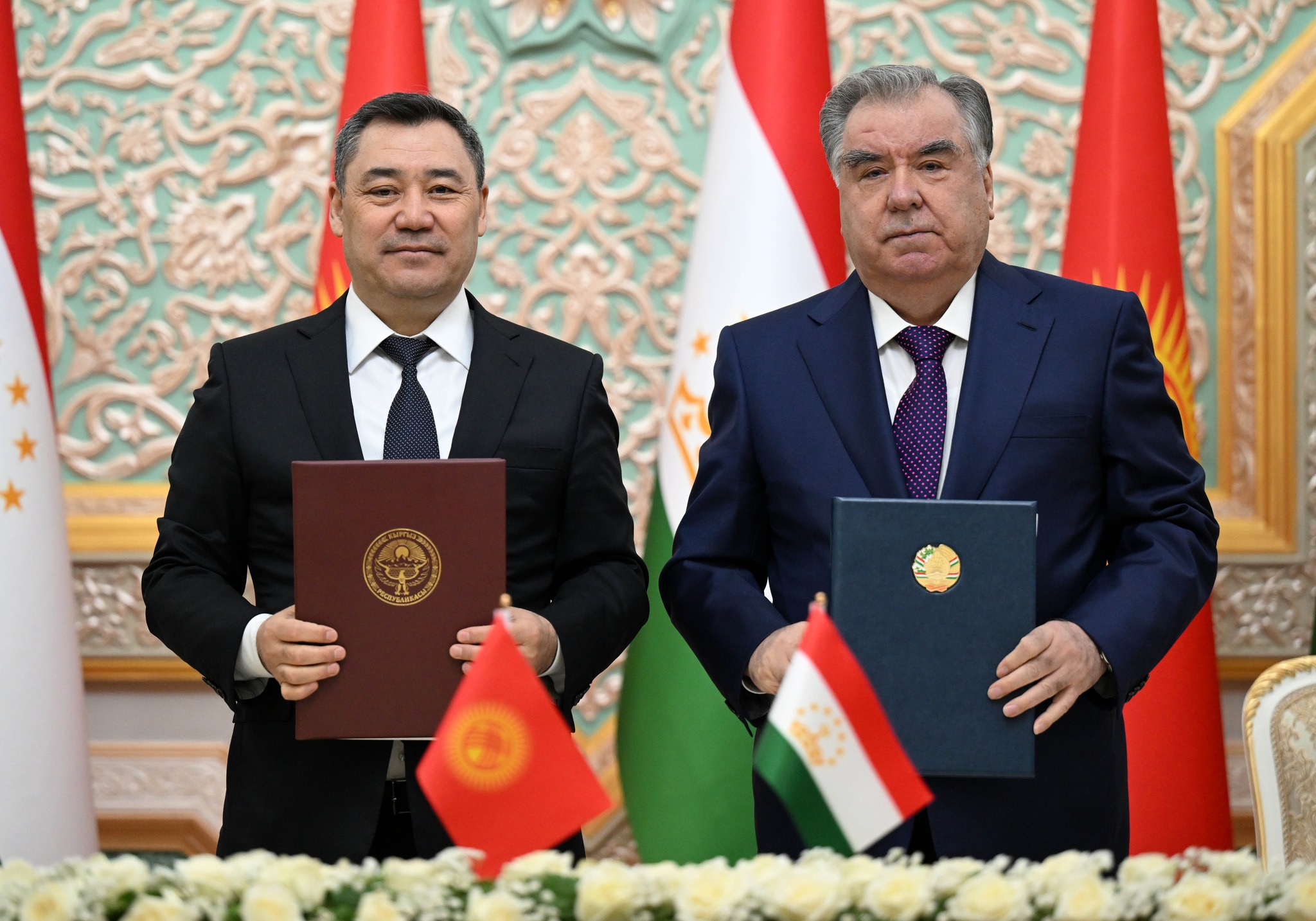 Жапаров менен Рахмон ратификациялык грамоталар менен алмашуу жөнүндө протоколго кол койду