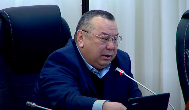 Түлөбаев билим берүү министрине: "Сиз чет өлкөлүктөрдүн тапшырмасын аткарып жатасызбы же президенттинби?"
