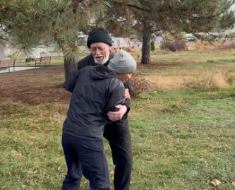 Жоламан Шаршенбеков менен 86 жаштагы машыктыруучусунун машыгуусу (видео)