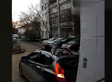 Орусияда 80 жаштагы аял 6-кабаттан кулап, аман калды (видео)