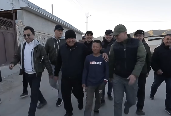 Ош шаарынын мэри "малыбыз жок" деген балага сунушун айтты (видео)