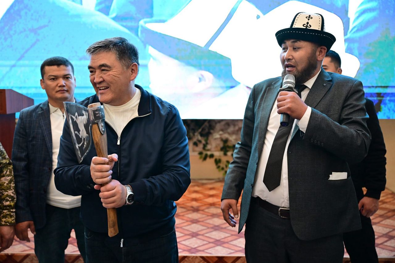 Камчыбек Ташиев Баткенде жергиликтүү эл менен жолукту