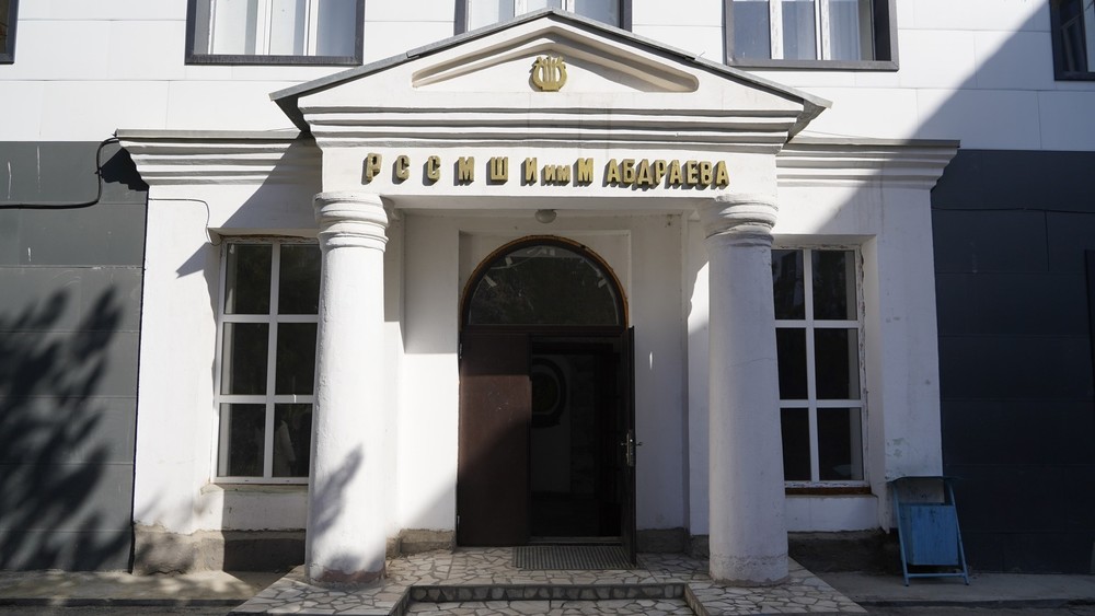 Бишкектеги музыкалык окуу жайда өспүрүм жанын кыйды