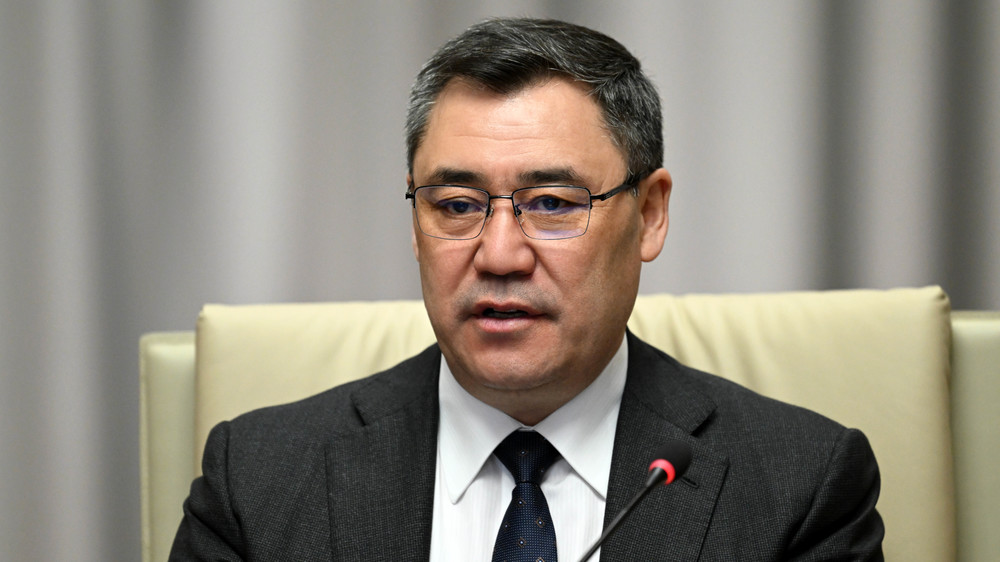 Садыр Жапаров Индия менен Пакистанды сабырдуулукка, тынчтык жолу менен чечүү үчүн сүйлөшүүлөргө кайтууга чакырды