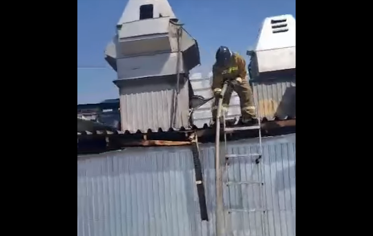 Ошто көп кабаттуу үйдөн өрт чыкты (видео)