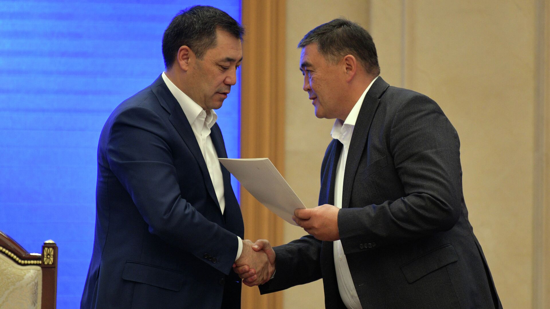 «Бир мөөнөт өзү, бир мөөнөт жакын досу отурат» деген макулдашуу болгонбу? Садыр Жапаровдун жообу