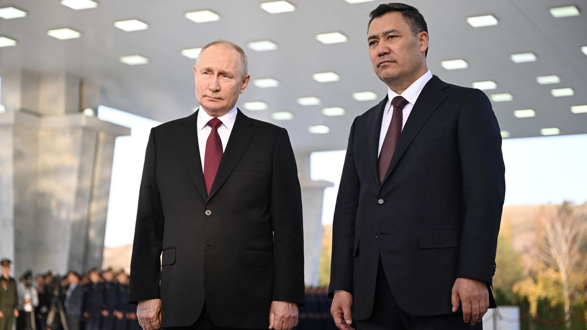 Садыр Жапаров жана Владимир Путин телефон аркылуу сүйлөшүштү