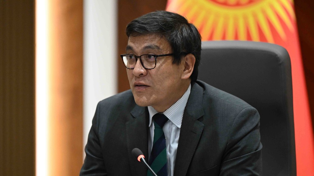 Байсаловдун кызматтан кетери тууралуу кептер төгүнгө чыгарылды