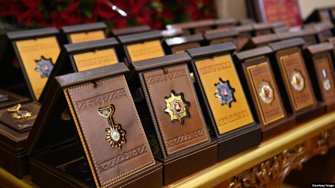Кыргыз өнөрүнүн белгилүү өкүлдөрү мамлекеттик сыйлыктарга татыды