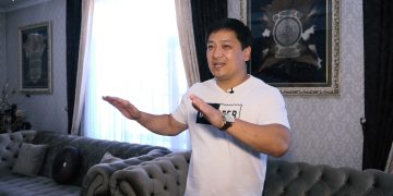 WEF уюмунун президенти Руслан Кыдырмышевдин үйүндө конокто