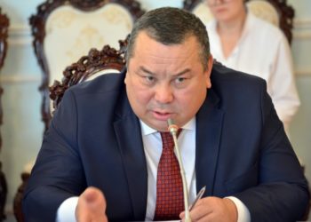 Бишкек мэринин милдетин аткаруучусу Балбак Түлөбаев үч орун басарлуу болду