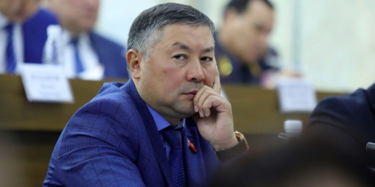 Исаев спикерликтин креслосун баары бир бошотуп берди