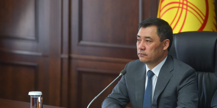 Садыр Жапаровго галстук муунтканы үчүн жакпайт