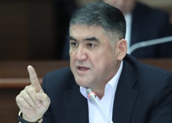 Курсан Асанов үй камагына чыгарылды