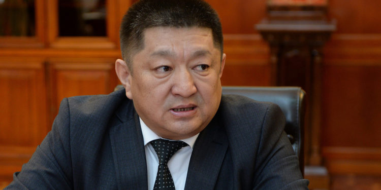 Космосбек Чолпонбаев жүрөгүнө операция жасатууга муктаж