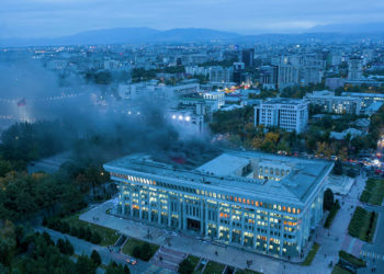 Ак Үйдү оңдоп-түзөөгө депутаттардын албайм деген маянасы коротулат