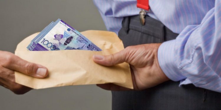 Акаевдин кезинде 1 миллиард долларлык кредитти сыртка чыгарып кетишкенин УКМК казып чыкты