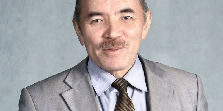 Куудул Жамбылбек Камчиев президенттикке аттануу үчүн БШКга арыз тапшырды