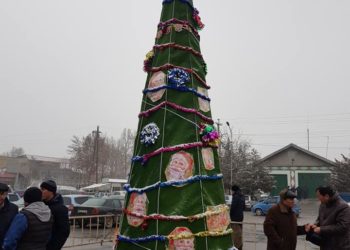 Сузакта отко салса күйбөгөн, шамал болсо, кулап калбаган балаты орнотулду