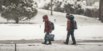 Окуучуларды кышкы каникулга эрте таратууну министрлик колдогон жок