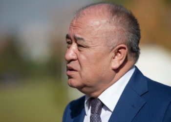 Текебаев: «Жапаров өкмөт башчынын креслосун бошотушу керек»