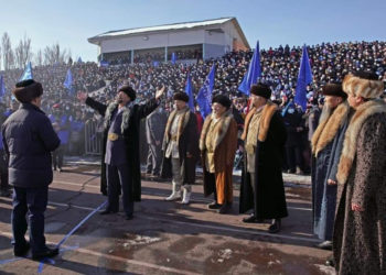 БШК Садыр Жапаровго спектакль үчүн эскертүү берген жок