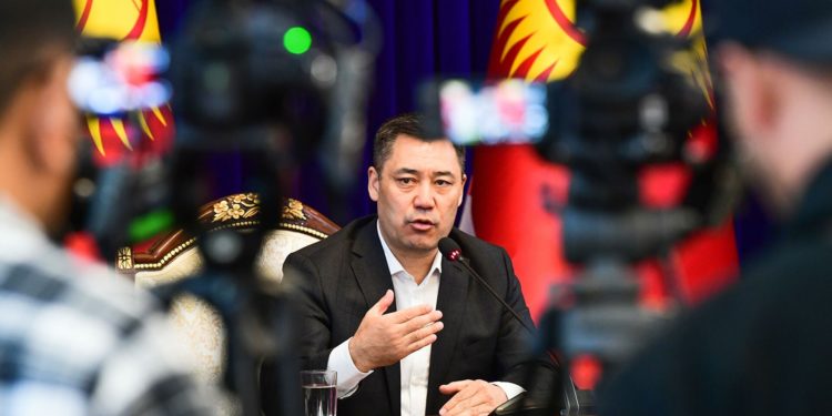 Юристтер Садыр Жапаровду жарыштан чыгарып коюуга БШКда бардык негиз бар дешүүдө