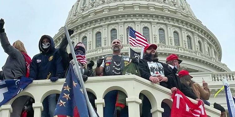 Митингдерге чыгып албагыла дешкениби? АКШдагы кыргыздарга кулак кагыш…