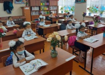 Кийинки аптада бишкектик окуучулардын бир бөлүгү мектепке кайтышат