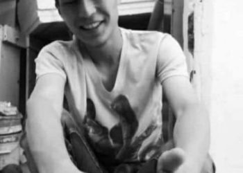 Кеминде поезд тебелеп кетип, эки бутунан ажырап калган жигит жардамга муктаж