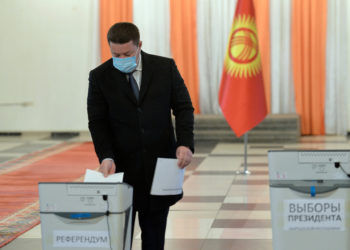 Президенттин милдетин аткаруучу Талант Мамытов добуш берди