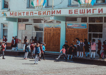 Мектеп директорлору эми конкурс аркылуу тандалабы? Эл өкүлдөрү мыйзам долбоорун коомдук талкууга койду