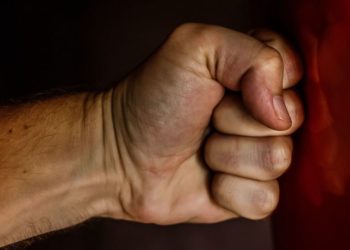 Үй-бүлөлүк зомбулуктан жапа чеккендер үчүн «117» ыкчам байланыш кызматы ачылат