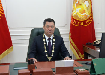 Садыр Жапаровдун президенттик кызматка киришүү аземине жакындары да келди