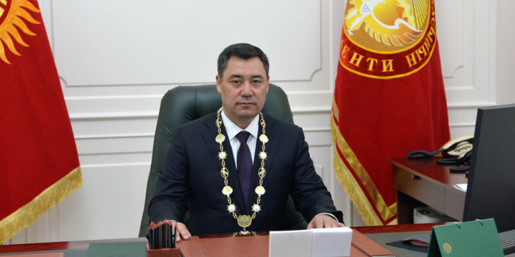 Садыр Жапаровдун президенттик кызматка киришүү аземине жакындары да келди