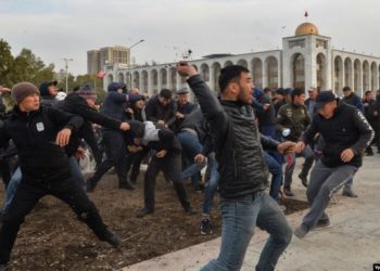 9-октябрда Бишкектеги митингде чыккан башаламандыкты Сооронбай Жээнбеков тарап уюштурганбы?