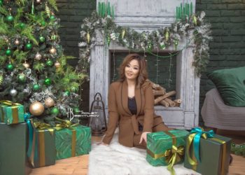 Кош бойлуу экенин ачыктаган Гүлжайна Атаканова эс алууга убакыт бөлүүдө