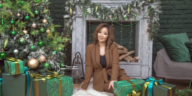 Кош бойлуу экенин ачыктаган Гүлжайна Атаканова эс алууга убакыт бөлүүдө