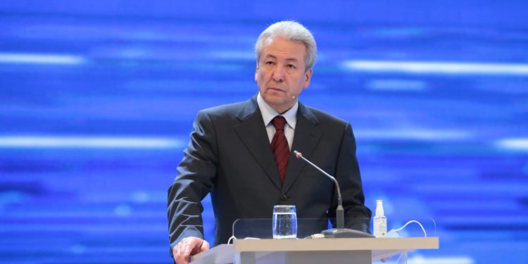 Мадумаров УКМКнын короосуна таш ыргытып, БШКны күнөөлөп жатат