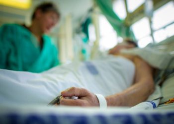 Таласта кафеде газ баллондун жарылуусунан 10 адам ооруканага жаткырылды. Анын ичинен бирөө денесинен 80 пайыз күйүк алган