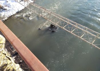 Караколдо жеңил унаа Жыргалаң суусуна түшүп кетти