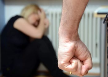 Атка чынжыр менен байлап сүйрөткөн. Кочкордо 22 жаштагы келиндин жансыз денеси табылды