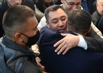 Саясатчылардын кимисине ишенесиз? Садыр Жапаров алдыга суурулуп чыкса, Камчыбек Ташиев экинчиде