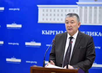 Үсөнбаев: «Вакцинаны ушул жылдын июль айына чейин алып калышыбыз ыктымал»