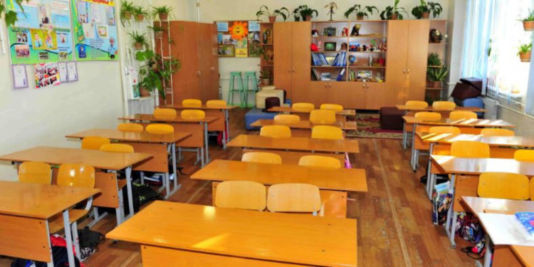 Бишкектин мектеп жана бала бакчаларын 1-февралдан баштап ачууга уруксат берилген жок