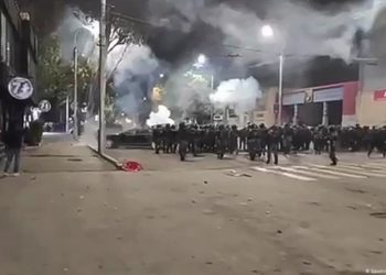 «Сооронбай Жээнбеков жоопко тартылсын». 5-октябрда жаракат алгандар Башкы прокуратурага кайрылышты