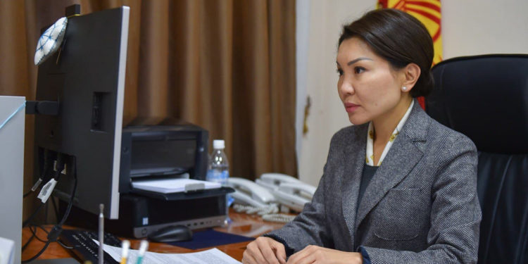 Сурабалдиева: «Айрым ооруканаларда жылытуу да, ысык суусу да жок»